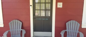 Charming Cottage in the Foothills with Additional Parking