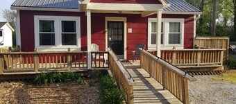 Charming Cottage in the Foothills with Additional Parking