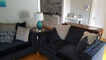 Smart TV, books, stereo