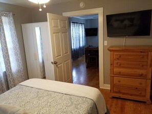 2 bedrooms, desk, iron/ironing board, free WiFi