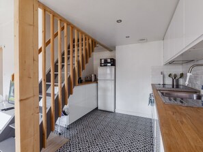 Fridge, microwave, oven, dishwasher - Duplex Volland - Welkeys (Annecy)