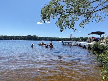 Imagem de 5 star on CATFISH LAKE wet boathouse, sandy beach, 5 bedroom, air cond