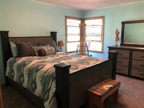 4 bedrooms, iron/ironing board, free WiFi, bed sheets