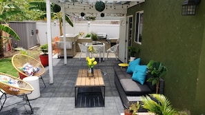 Outdoor dining - backyard oasis, hot water /Fully AC, 8 mins drive from Ocho Rios central (Ocho Rios)