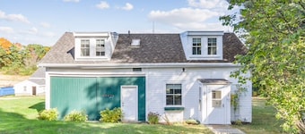 Charming Carriage House on Historic Scenic Farm