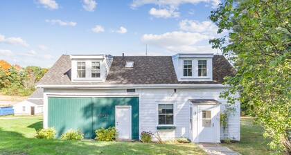 Charming Carriage House on Historic Scenic Farm