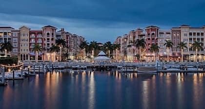 Beautiful Relaxing, Waterside Views! Walking Distance, Elevator,Garage, Pool&Spa