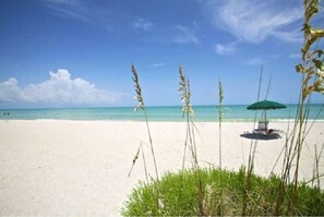 Beach nearby, sun loungers, beach towels