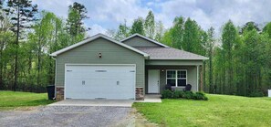 Exterior - Countryside Escape with free wifi, in house laundr (Trenton)