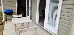 Outdoor dining - Countryside Escape with free wifi, in house laundr (Trenton)