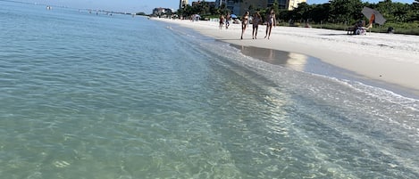 Solstolar och strandhanddukar