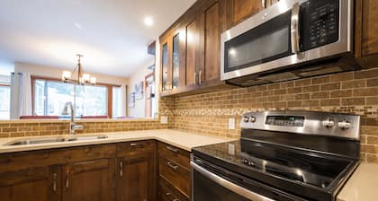 3 Bedroom Townhouse, Best Equipped Kitchen, Parking & Laundry