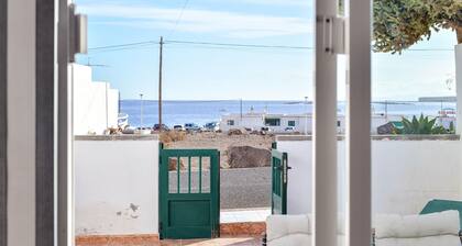 Cozy Holiday Apartment “Apartamento Ayla” with Mountain View