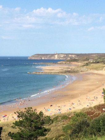 Beach nearby. Charming Little House in the Meadow for 4–5 Guests