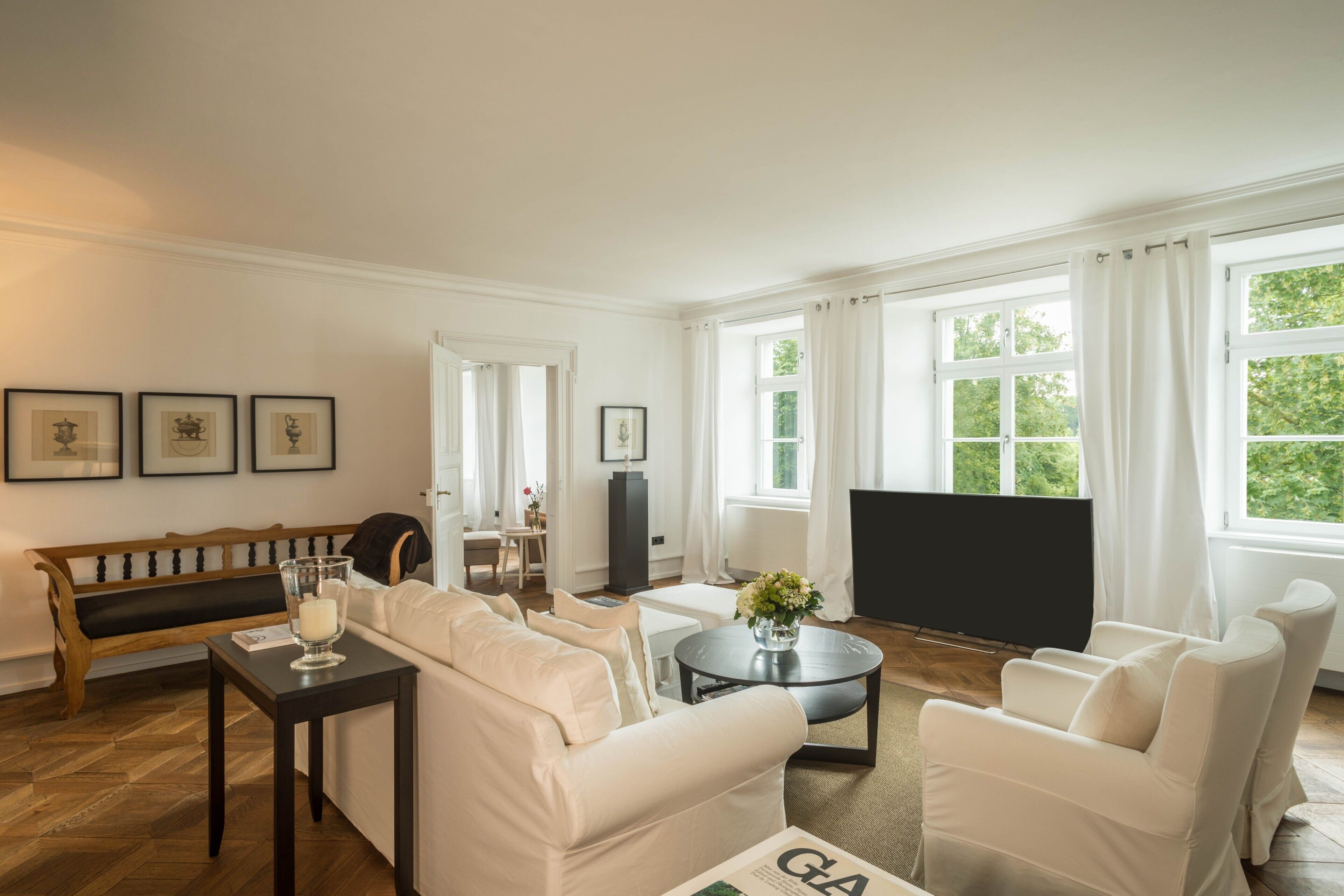 Een televisie, videogames en een dvd-speler