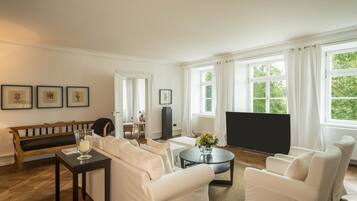 Een televisie, videogames en een dvd-speler