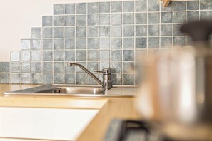 冰箱、微波炉、烤箱、炉灶