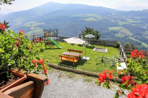 Ferienwohnung mit Bergblick, Panoramaterrasse & Balkon