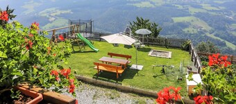 Holiday Apartment with Mountain View, Panoramic Terrace & Balcony