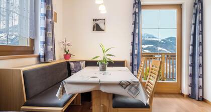 Holiday Apartment with Mountain View, Panoramic Terrace & Balcony