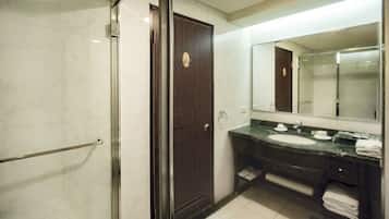 Separate tub and shower, rainfall showerhead, free toiletries