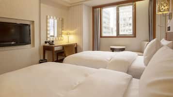 Minibar, desk, blackout curtains, free WiFi