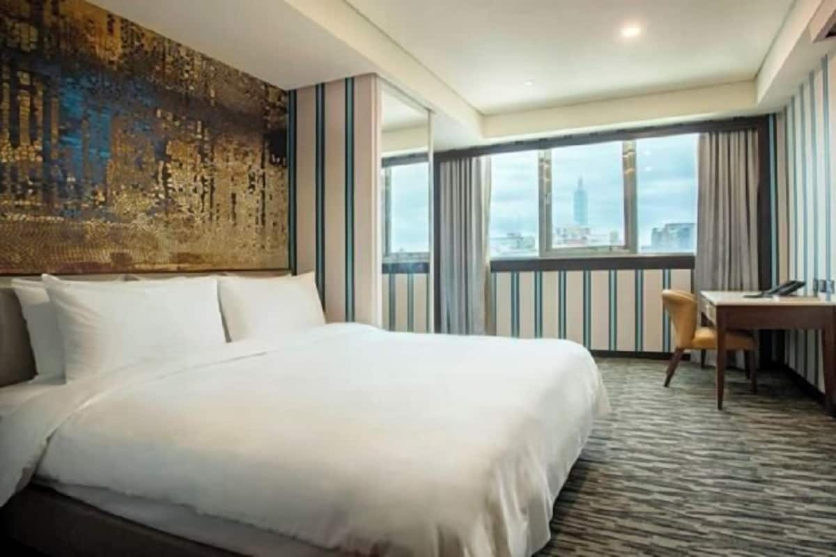 Minibar, desk, blackout curtains, free WiFi