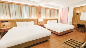 Deluxe Quadruple Room | Minibar, desk, blackout drapes, free WiFi - Hej Taipei Arena Hotel (Taipei)