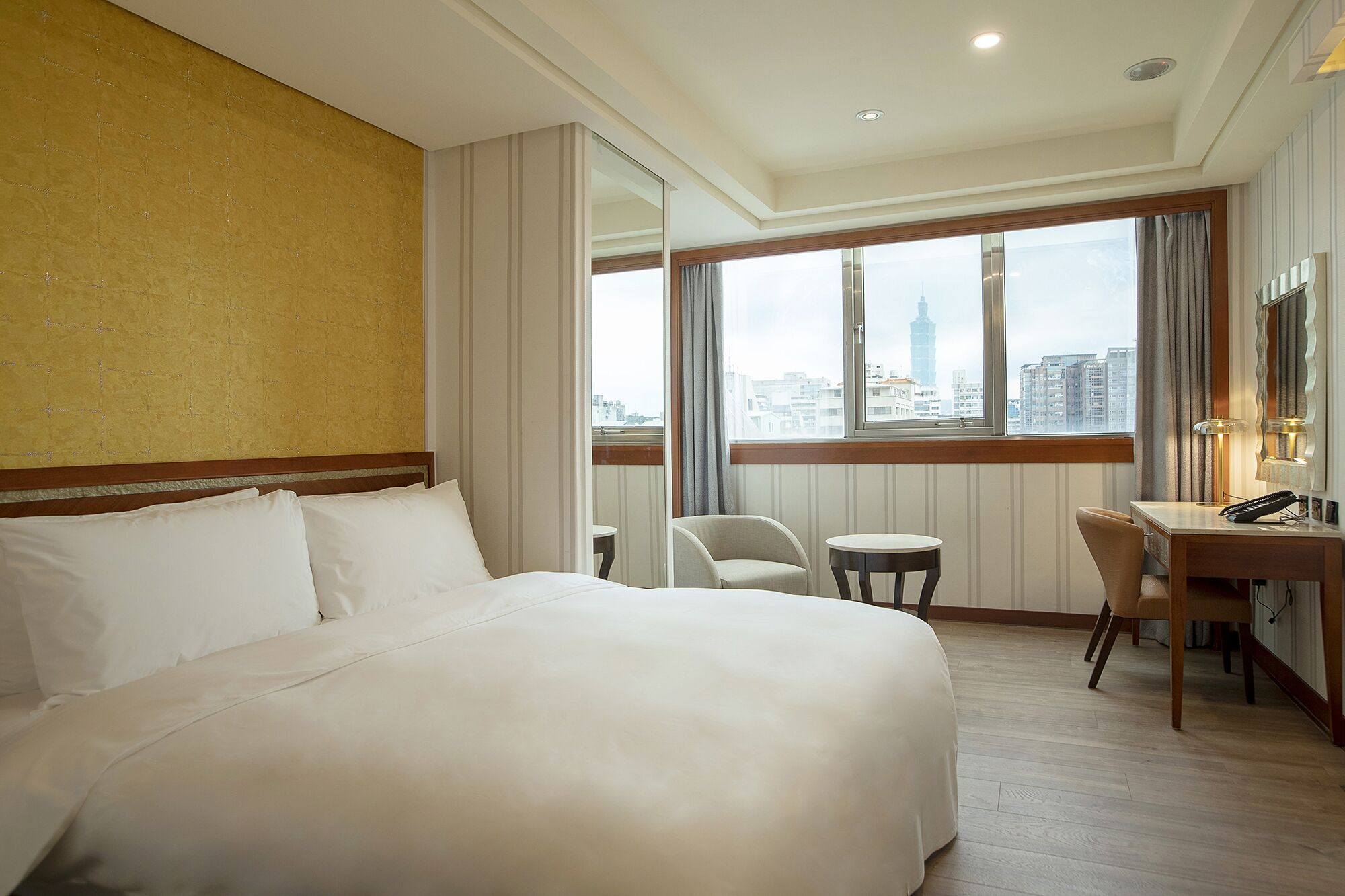 Elite Double Room | Minibar, desk, blackout drapes, free WiFi