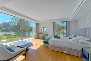 5 Schlafzimmer, Bügeleisen/Bügelbrett, kostenloses WLAN, Bettwäsche