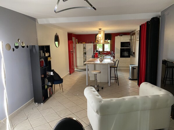 Interior - topiopoiuo (MURET)