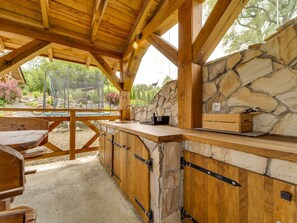 Outdoor dining - Bieszczady Chata by Interhome (Malinówka)