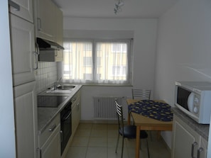 Fridge, microwave, oven, coffee/tea maker