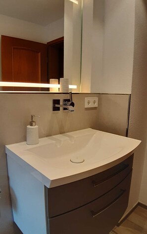 Unclassified image, 2 of 18, button