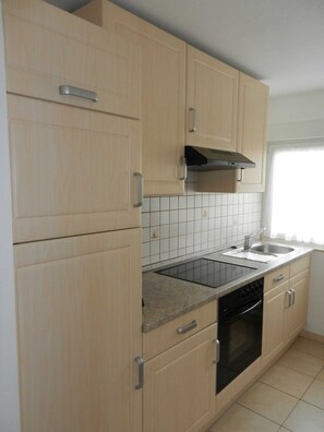 Fridge, microwave, oven, coffee/tea maker