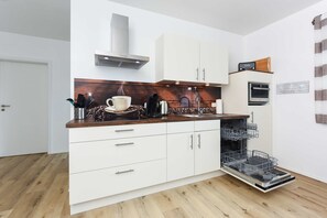 Køleskab, mikrobølgeovn, ovn, opvaskemaskine