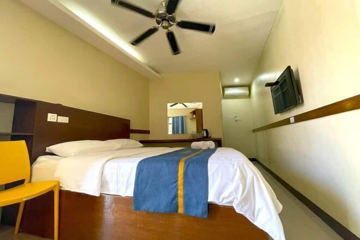 1 habitación, escritorio, wifi gratis y ropa de cama