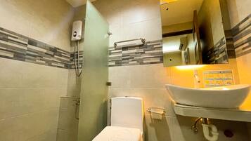 Superior-Zimmer | Badezimmer | Dusche, kostenlose Toilettenartikel, Bidet, Handtücher