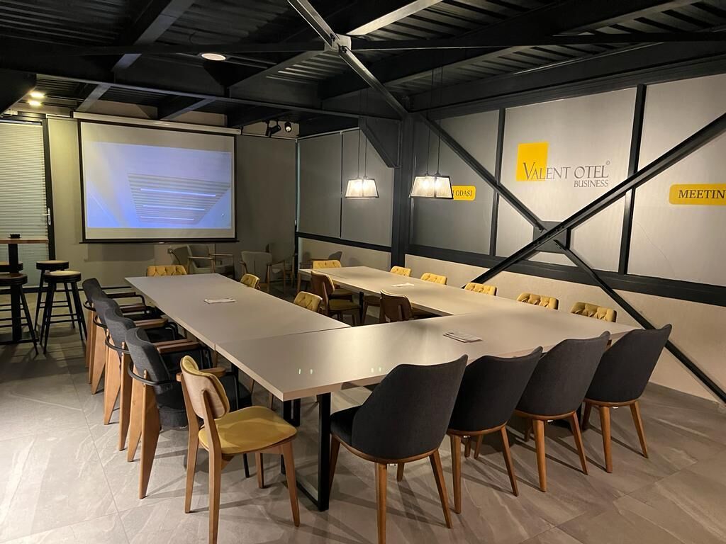 22-inch led tv with satellite channels, tv, heated floors