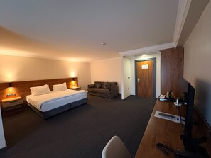 Deluxe Room | Minibar, in-room safe, desk, laptop workspace - Valent Otel Business (Edremit)