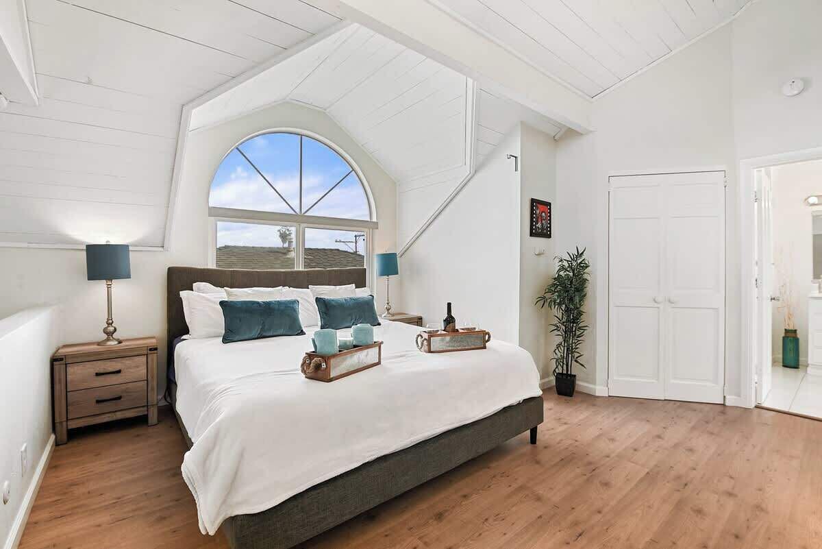4 bedrooms, memory-foam beds, iron/ironing board, travel cot