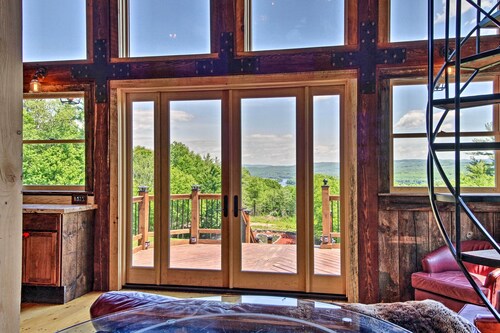 'Red Sweetheart Barn Studio' w/ Mtn & River Views!