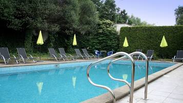 Alberca al aire libre por temporada