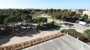 A park with trees, a playground, and a road with a truck. - Studio in Balaruc-les-Bains with AC and Wifi (Balaruc-les-Bains)