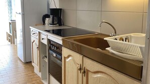 Coffee/tea maker, fridge, microwave, oven