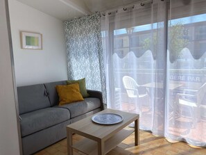 Interior - Cozy T1 Apartment with Private Garage Near Thermal Baths in Balaruc-les-Bains (Balaruc-les-Bains)