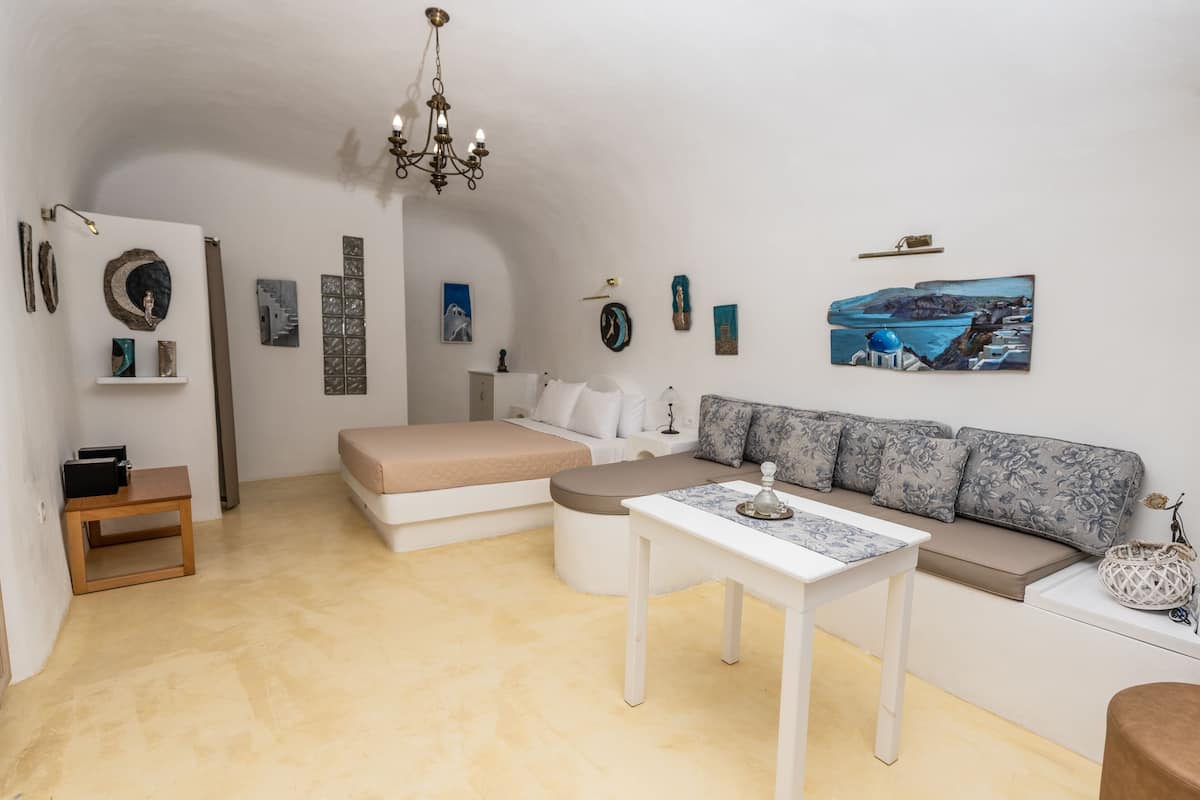 IATIS VIEW | 1 bedroom, premium bedding, soundproofing, iron/ironing board