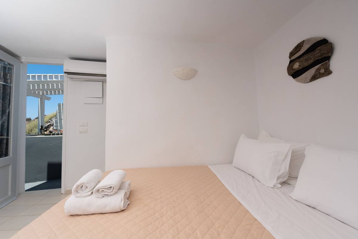 IATIS NEST | 1 bedroom, premium bedding, soundproofing, iron/ironing board
