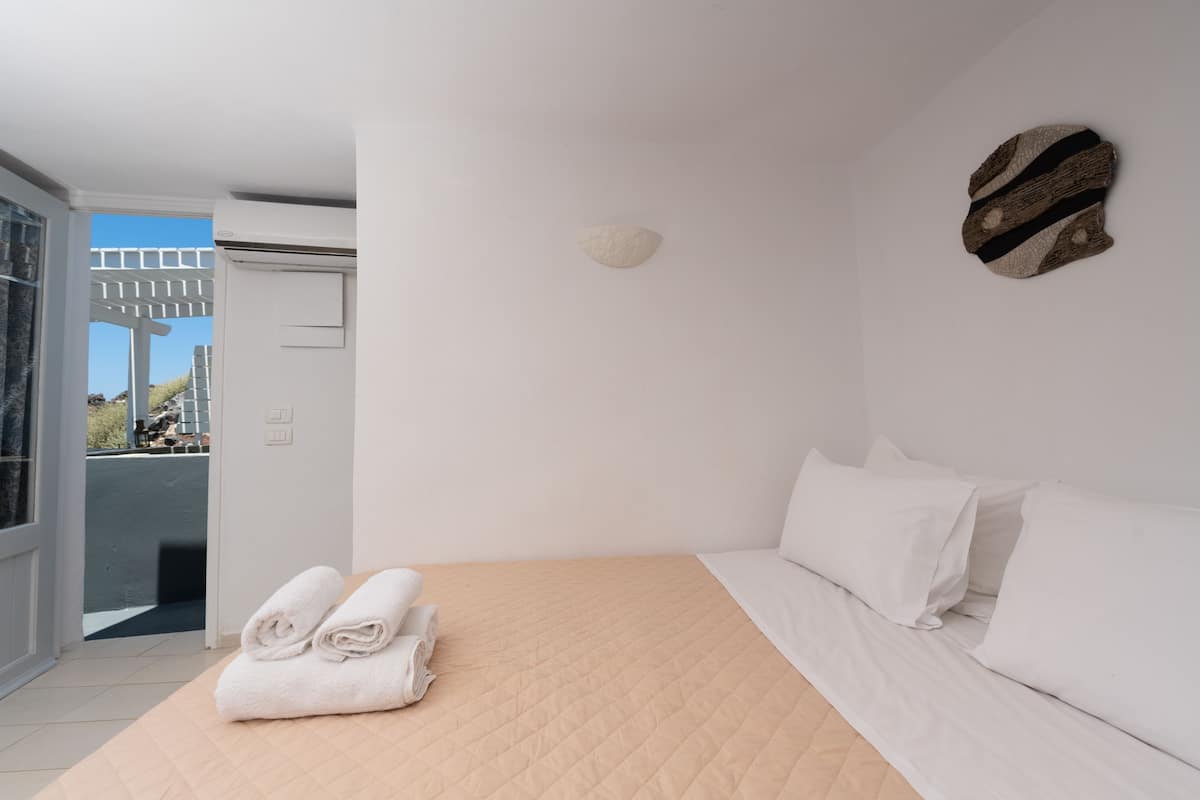 IATIS NEST | 1 bedroom, premium bedding, soundproofing, iron/ironing board