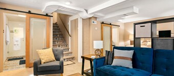 CUTE Studio | Newly Remodeled | Blocks To Downtown